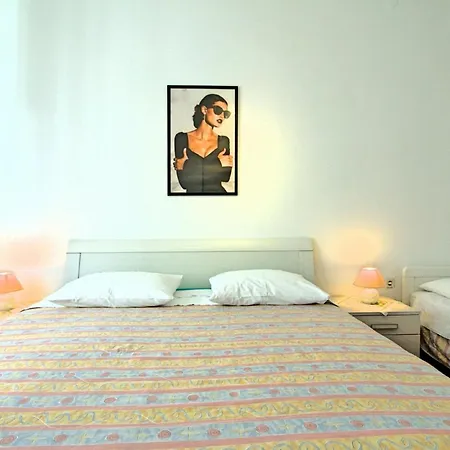 Apartment Komfortable Bozica 2