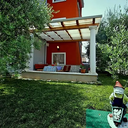 Apartment Komfortable Bozica 2 *